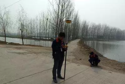 RTK測量我們用網(wǎng)絡(luò)/cors還是用電臺？要根據(jù)實際情況